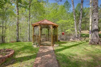 Murphy Cottage w/ Screened-in Porch - Pets Welcome