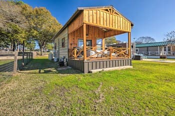 Cozy, New-build Cabin: Steps to Lake Conroe!