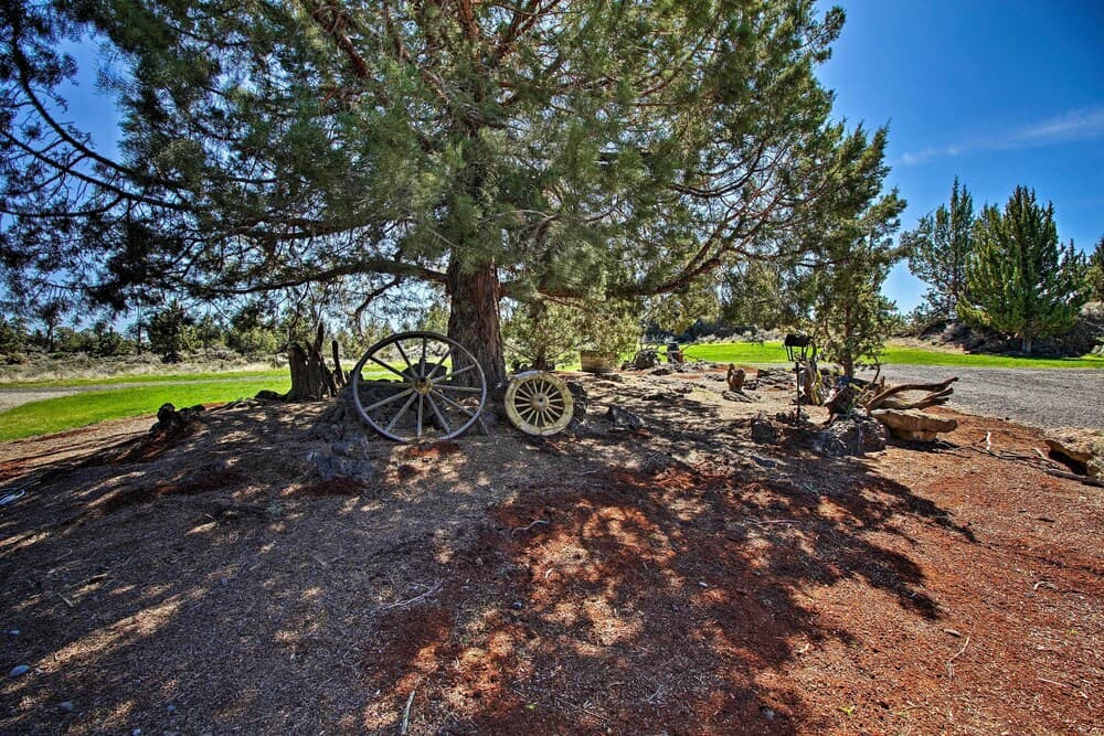 Dog-friendly Ranch Cottage w/ Yard ~ 13 Mi to Bend