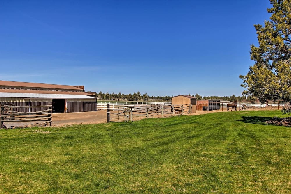 Dog-friendly Ranch Cottage w/ Yard ~ 13 Mi to Bend