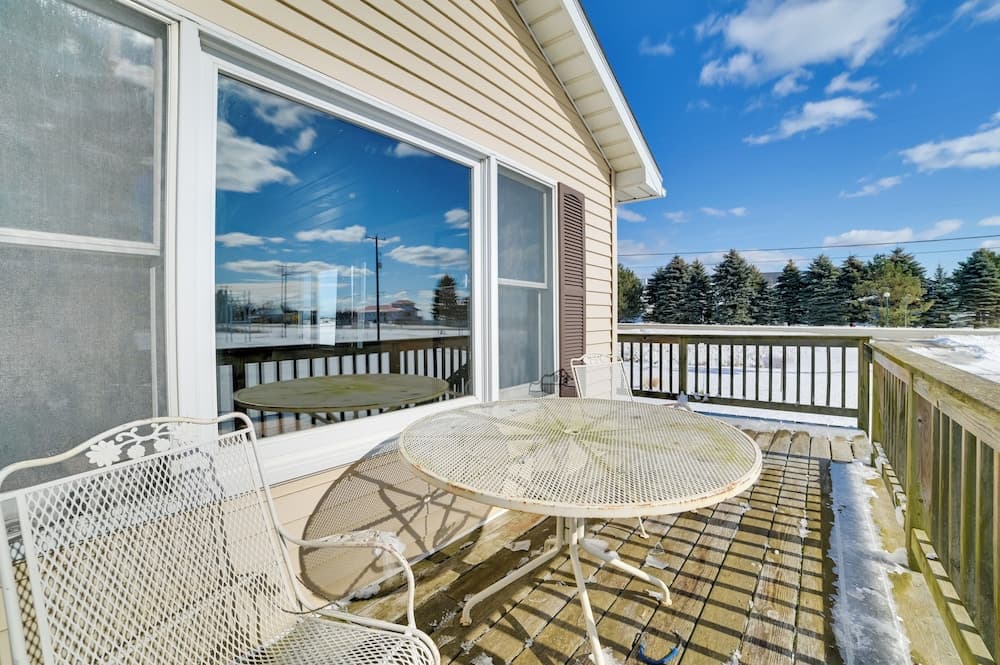 Cozy Tawas City Home w/ Views of Lake Huron!
