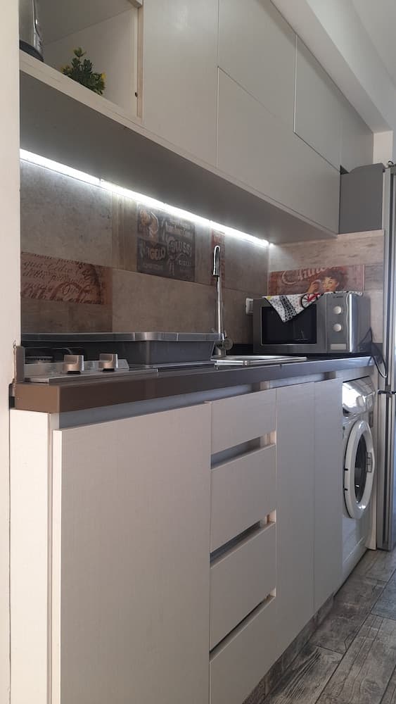 2 Bed Flat - Sleeps 6 - Pets - Pool - Parking