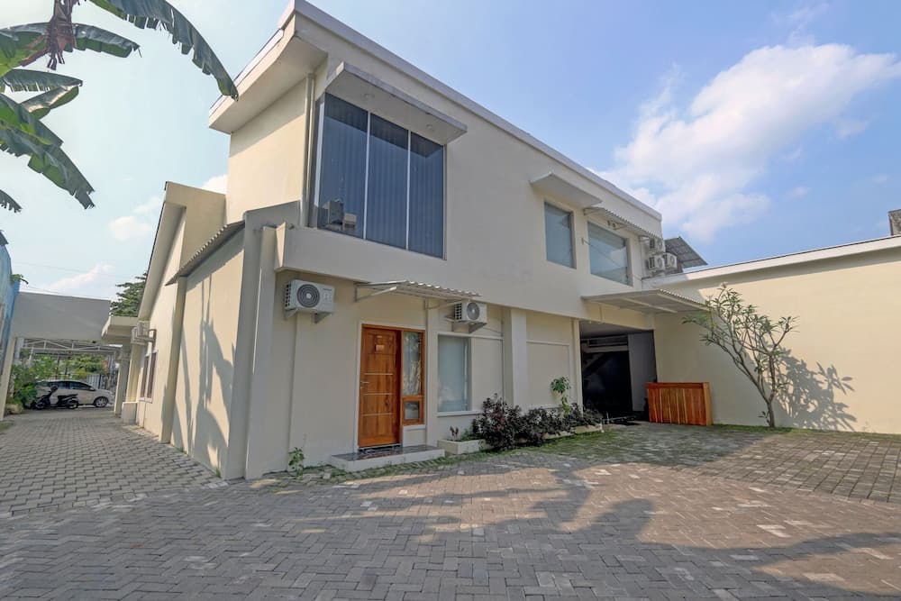 OYO Capital O 90410 Griya Amanah Jajar Syariah