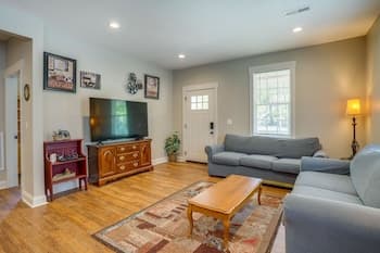 Chattanooga Getaway w/ Porch - 2 Mi to Downtown!