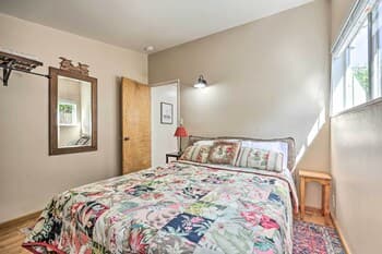 Tropical Ventura Beach House: Steps to Surf!