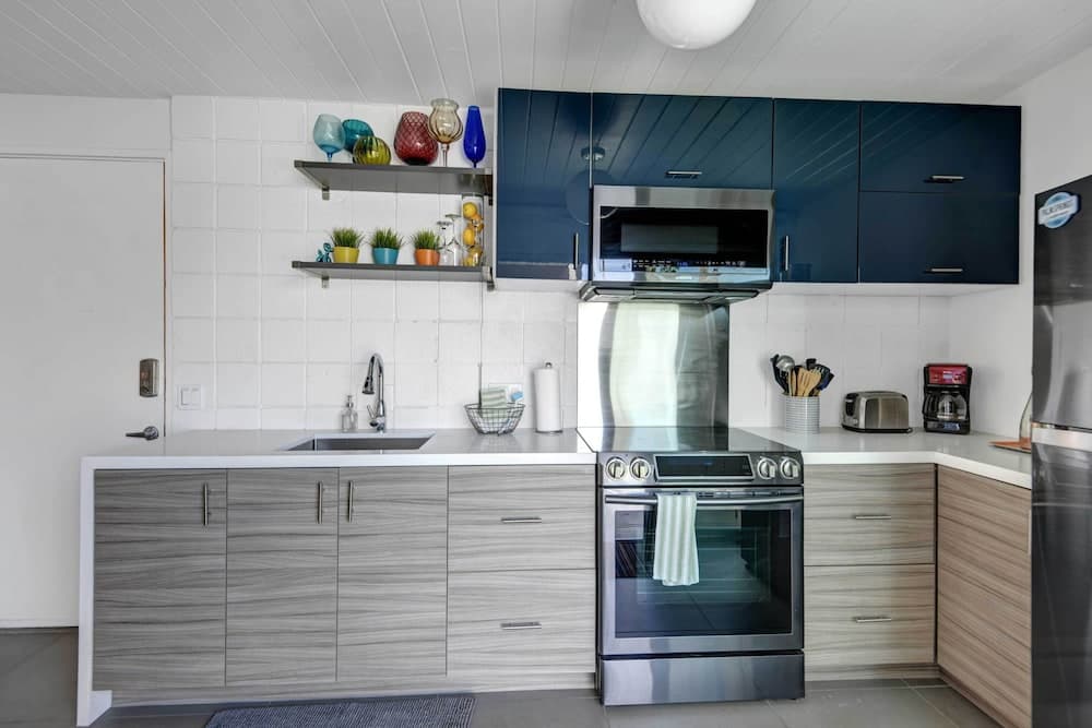 Palm Springs Contemporary Condo w/ Community Pool!