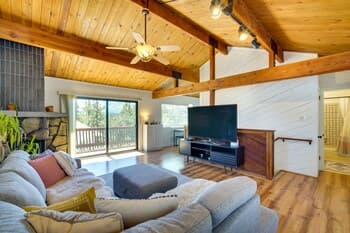 Bright Big Bear Cottage w/ Fire Pit: 3 Mi to Lake!