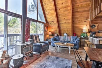 Cozy A-frame w/ Hot Tub Near Arrowbear Lake!