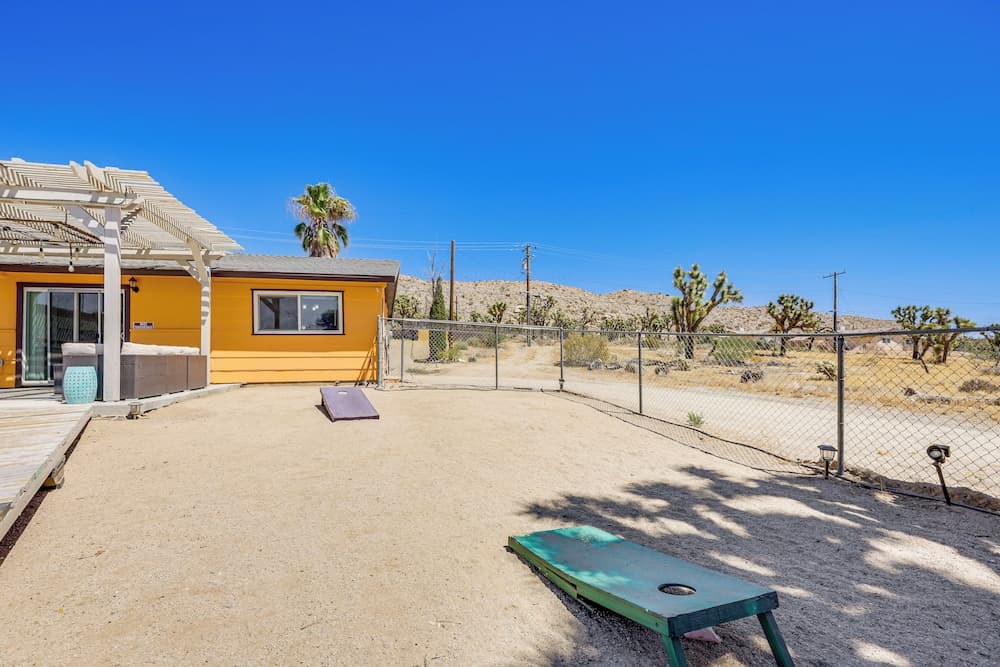 Yucca Valley Oasis w/ Hot Tub, Near Joshua Tree!