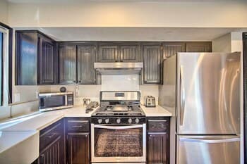 Sunny Home w/ Deck < Half Mi to Bear Mtn Ski!