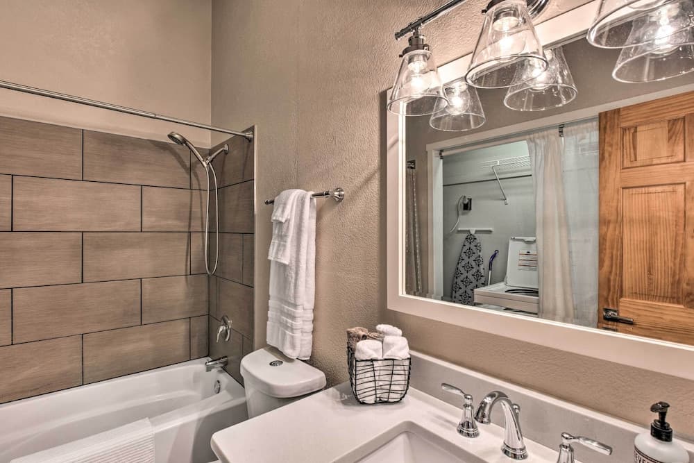 Buena Vista Condo: 1/2 Mile to River & Main St!