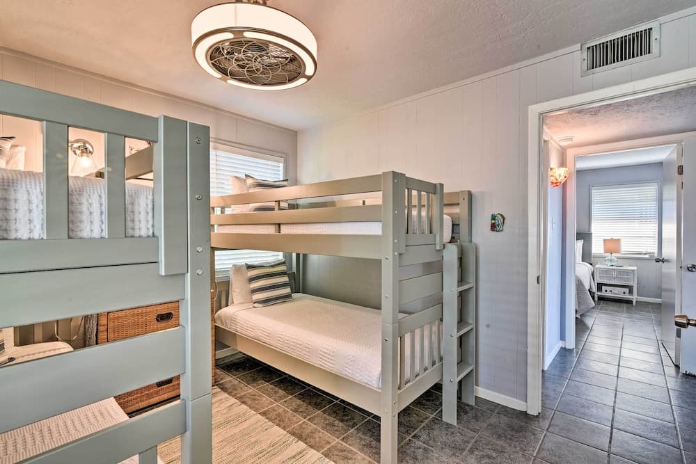 Cozy Galveston Beach House - Walk to the Gulf!