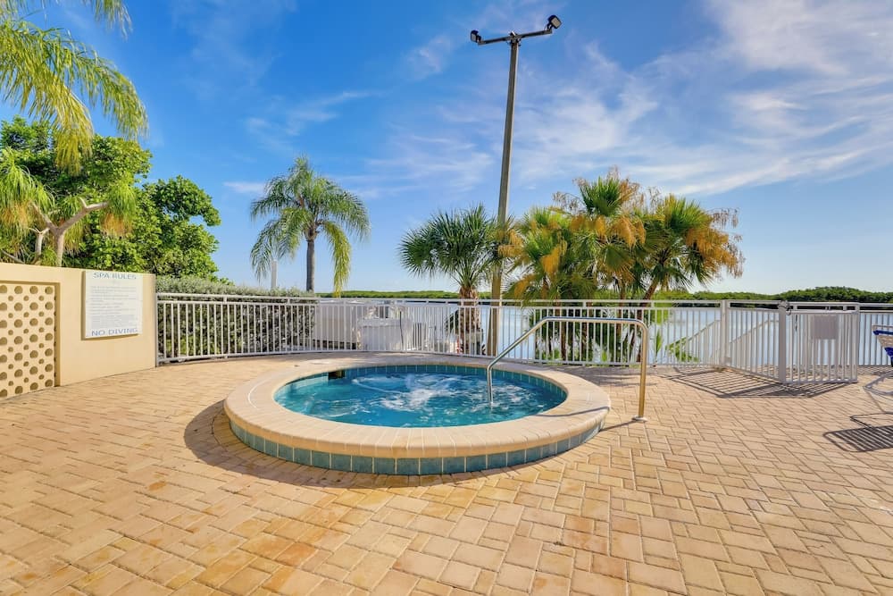 Coastal-zen Ruskin Retreat < 1 Mi to Beach!