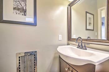 Cozy Big Bear Cabin w/ Spacious Deck & Fireplace!