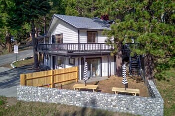 Chic Alpine Hideaway: Hiking, Skiing + Exploring!