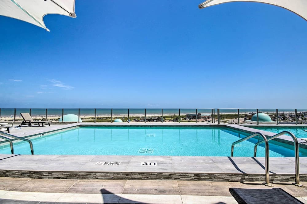 Beachfront Condo w/ Pool in Galveston!