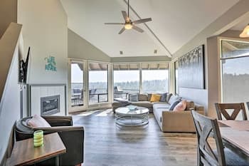 Gorgeous Bend Condo w/ Deck, Trail & Pool Access!