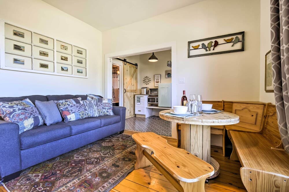 Walk to Dtwn Shops & Eats: Sturgeon Bay Retreat