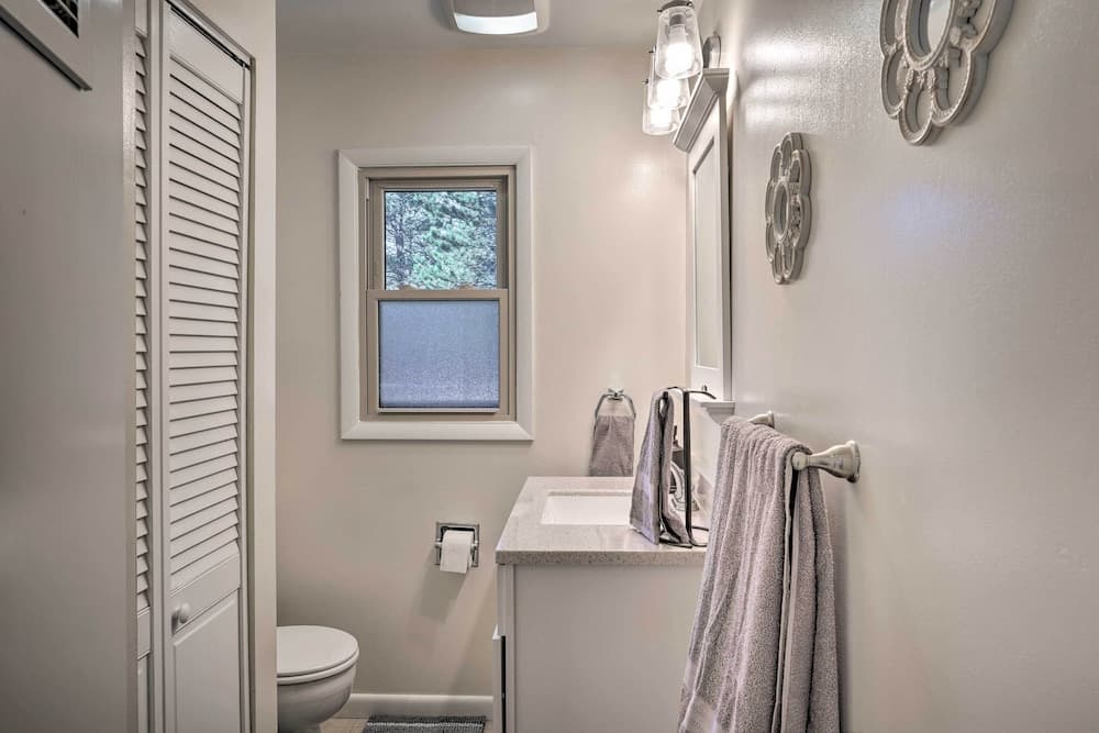 327936 Hot Tub + Mtn Views: Woodland Park Gem