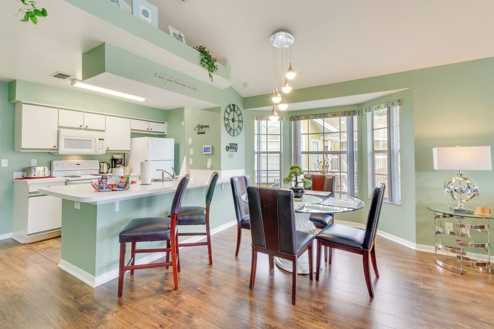 Kissimmee Condo w/ Private Porch < 7 Mi to Disney!