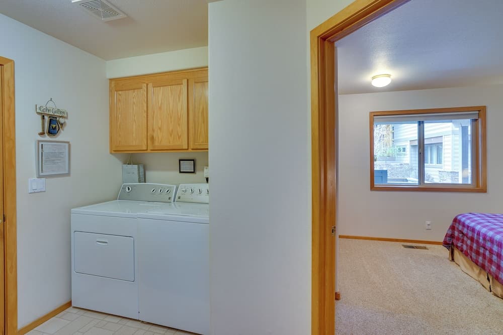 Sunriver Getaway w/ Sharc Waterpark Passes!