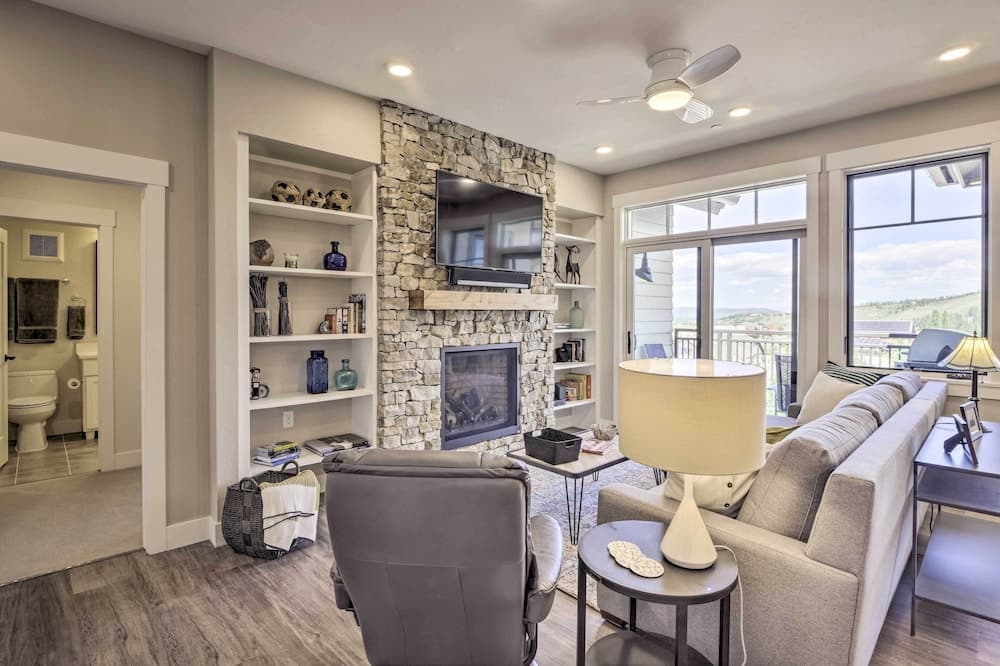 Winter Park Condo w/ Fireplace - 4 Mi to Slopes!