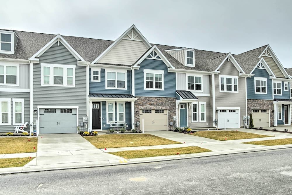 5 Mi to Bethany Beach: Modern Gem w/ Pool Access!