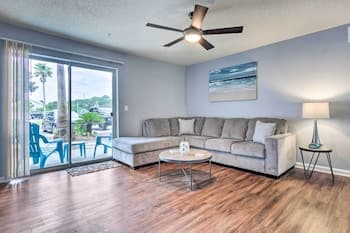 Destin Condo w/ Pool Access < 1 Mi to the Beach!