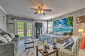 Our Happy Place Beach Studio - Walk to Shore!