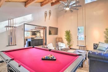 Bright 'coco's Cottage' Getaway w/ Indoor Swing!