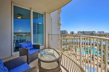 Modern Resort Condo With Balcony - Walk to Beach!