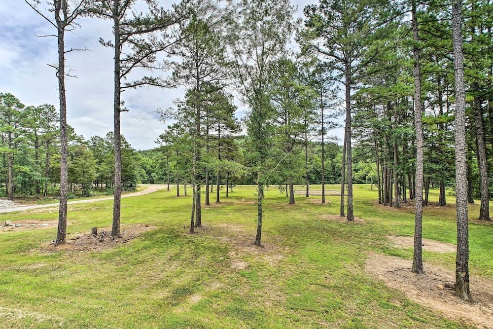 Updated Tuskahoma Cabin w/ Fire Pit & Deck!
