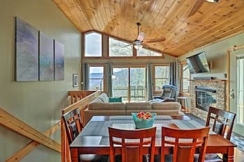 Serene 'mountain Mist' Retreat w/ Deck & Hot Tub!