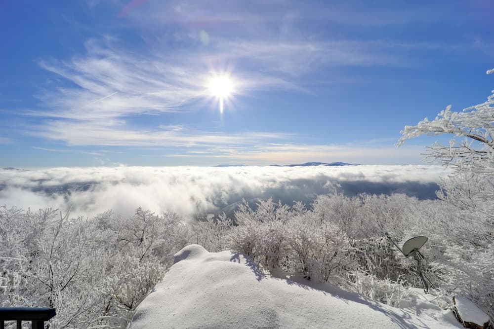 Views & Hot Tub: Sky Barn Retreat in Beech Mtn!