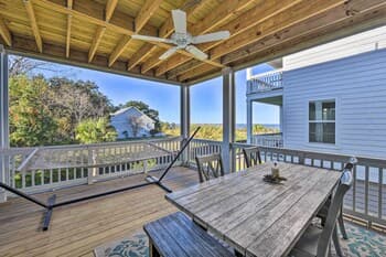 Breezy Getaway: Water Views From All 3 Decks!