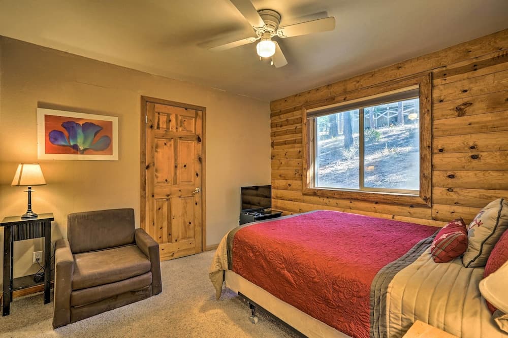 Hot Tub, Indoor Pool! Home 8 Mi to Heavenly Skiing