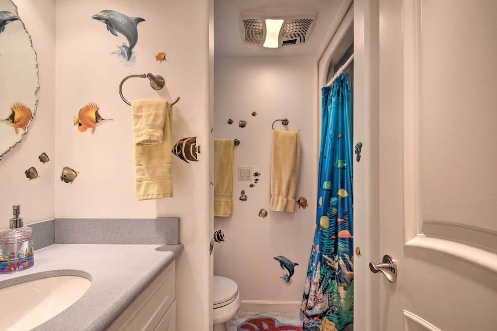 Catalina Island Home: Walk to Main Street Beach!