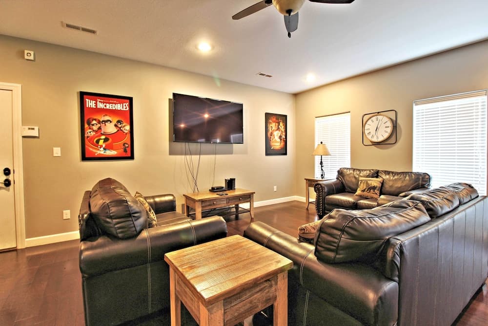 Pet-friendly Smoky Mountain Retreat w/ Game Room!