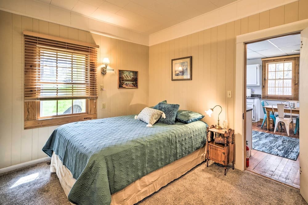 Pet-friendly Cody Home - Walk to Main Street!