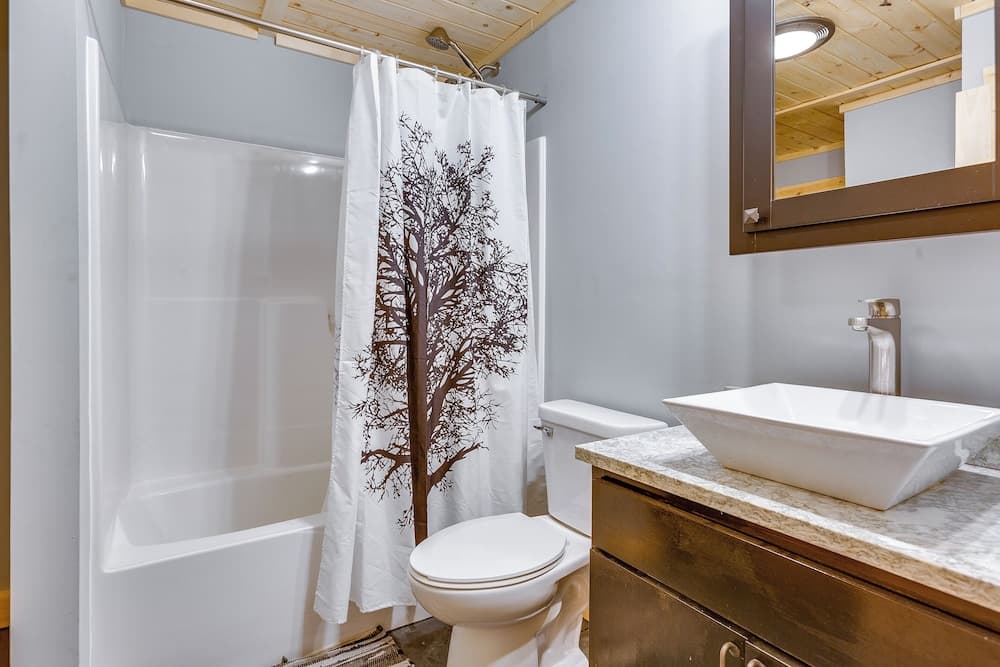 Secluded Traverse City Retreat: 11 Mi to Downtown!