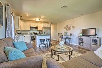 Modern St. George Getaway W/shared Pool & Hot Tub!