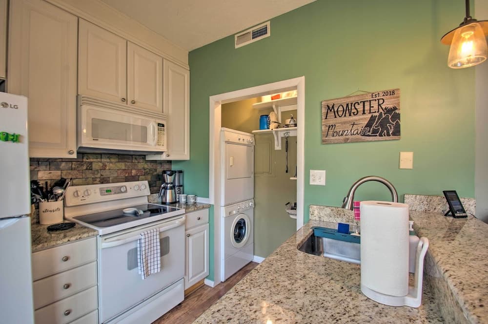 Wintergreen Resort Mountain Condo w/ Pool Access!