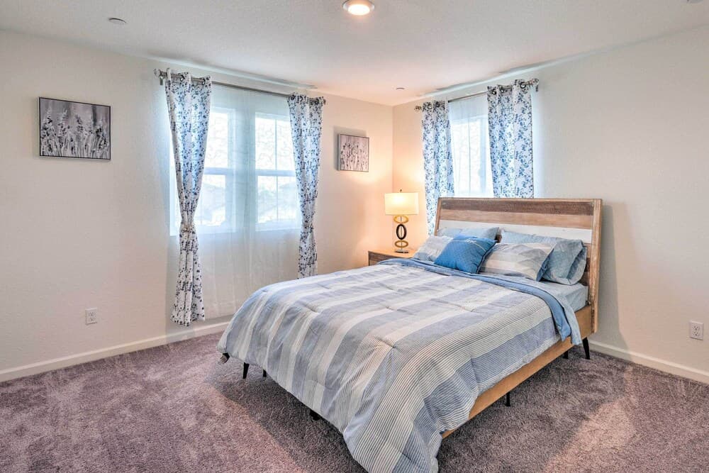 Sacramento Retreat w/ Yard ~ 13 Mi to Dtwn!