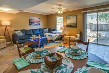 Breezy Fort Walton Townhome ~ 5 Mi to Beach!