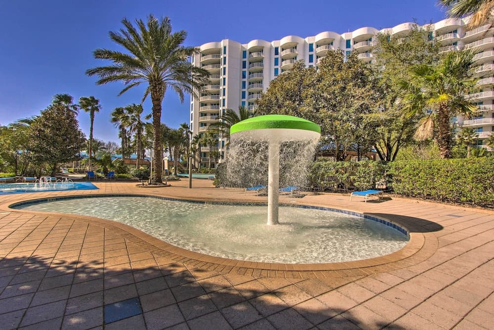 Destin Condo w/ Amenities & Pool < 1/2 Mi to Beach