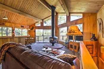 Charming Big Bear Cabin w/ Deck - 5 Mi to Resort!
