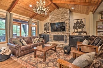 Spacious Mountain Retreat - 5 Mi to Big Bear Lake!