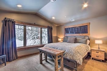 Upscale Suncadia Chalet With Hot Tub: Ski & Golf!