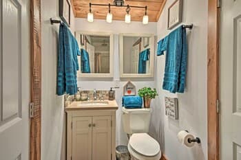 Renovated Highlands Cottage 3 Miles to Downtown!