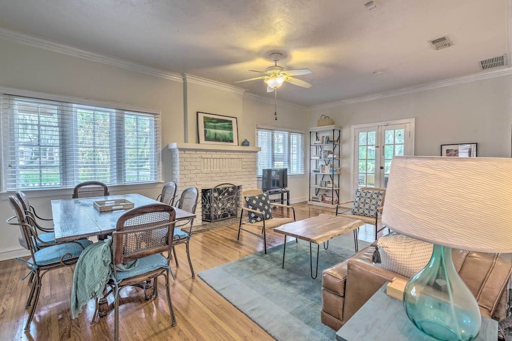 Chic Ocala Home w/ Yard ~ 1 Mi to Dtwn Square